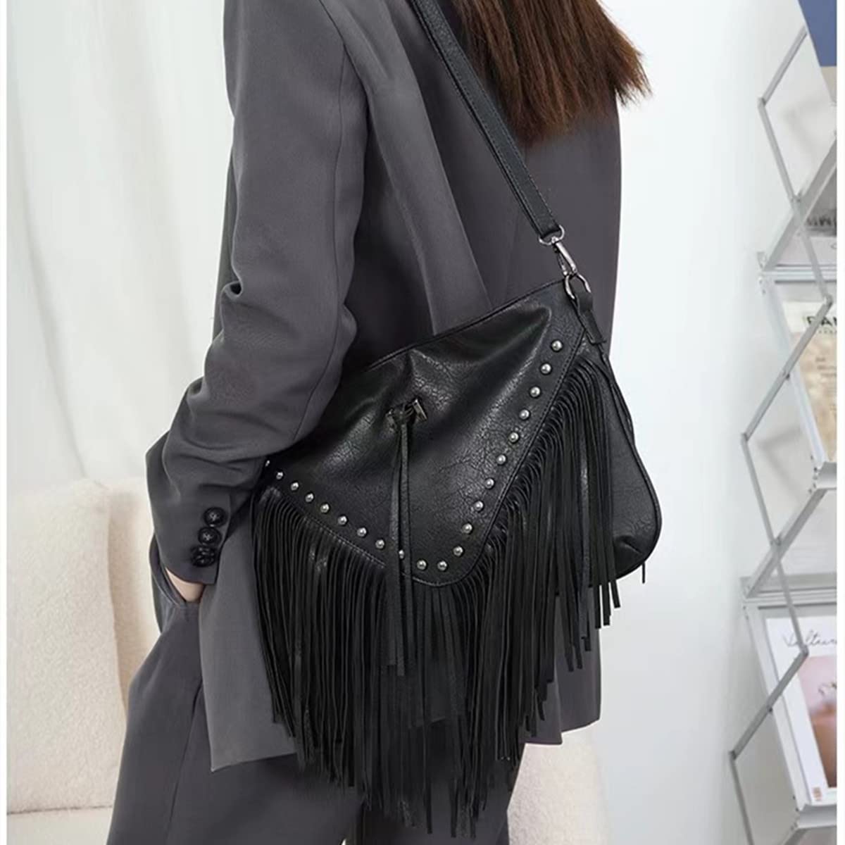 WIGUYUN Tassels Hippie Cross-body Purse Rivets Fringed Shoulder Handbag Casual Hobo Bags for Women,Black