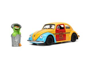 sesame street 1:24 1959 volkswagen beetle die-cast car & 2.75" oscar the grouch figure, toys for kids and adults