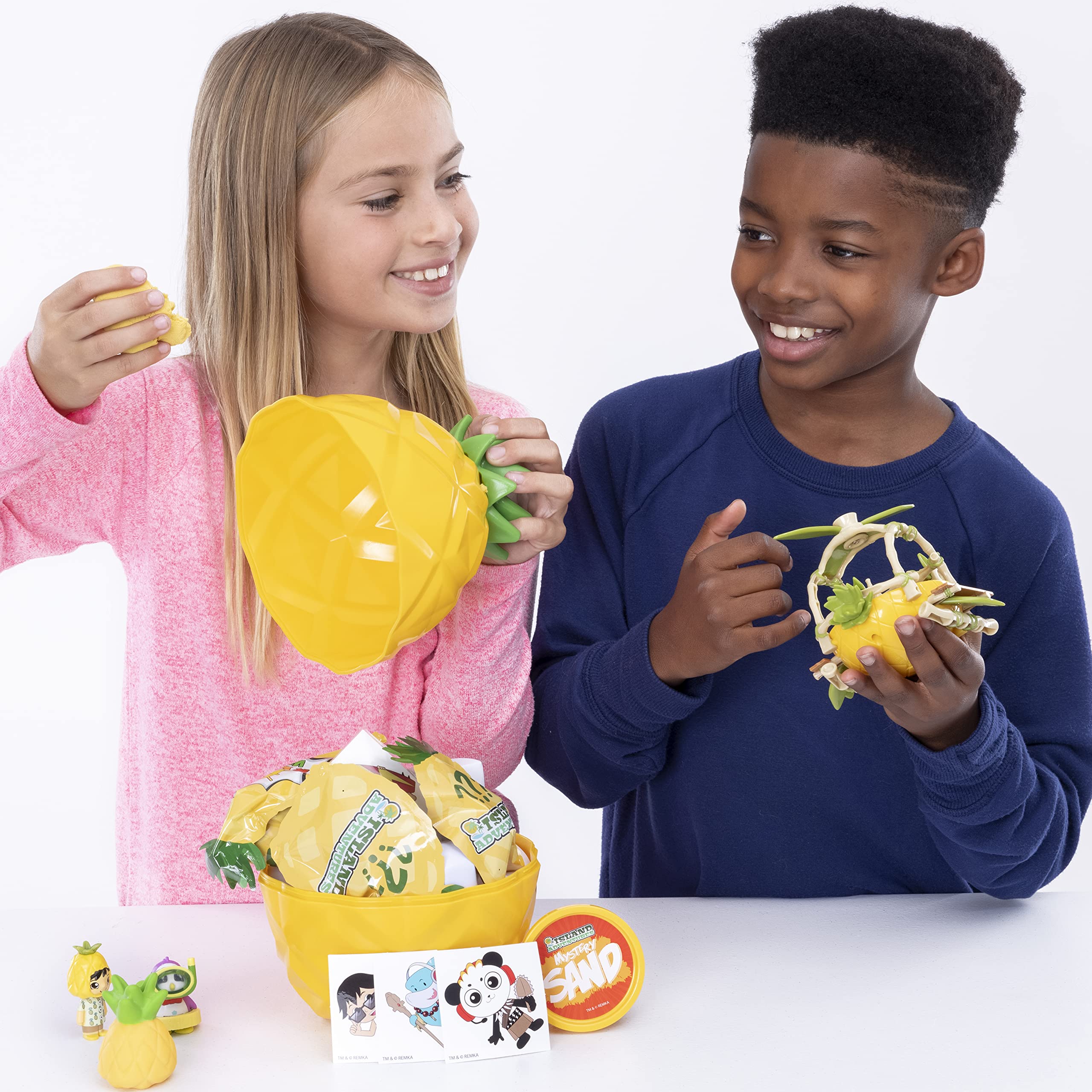 Ryan's World Island Adventures - Mystery Pineapple Egg - New Tropical Adventure for Ryan and his Fans - Contains 4 Mystery Micro Figures, Pineapple Island Hopper Micro Vehicle, Kinetic Sand, Stickers