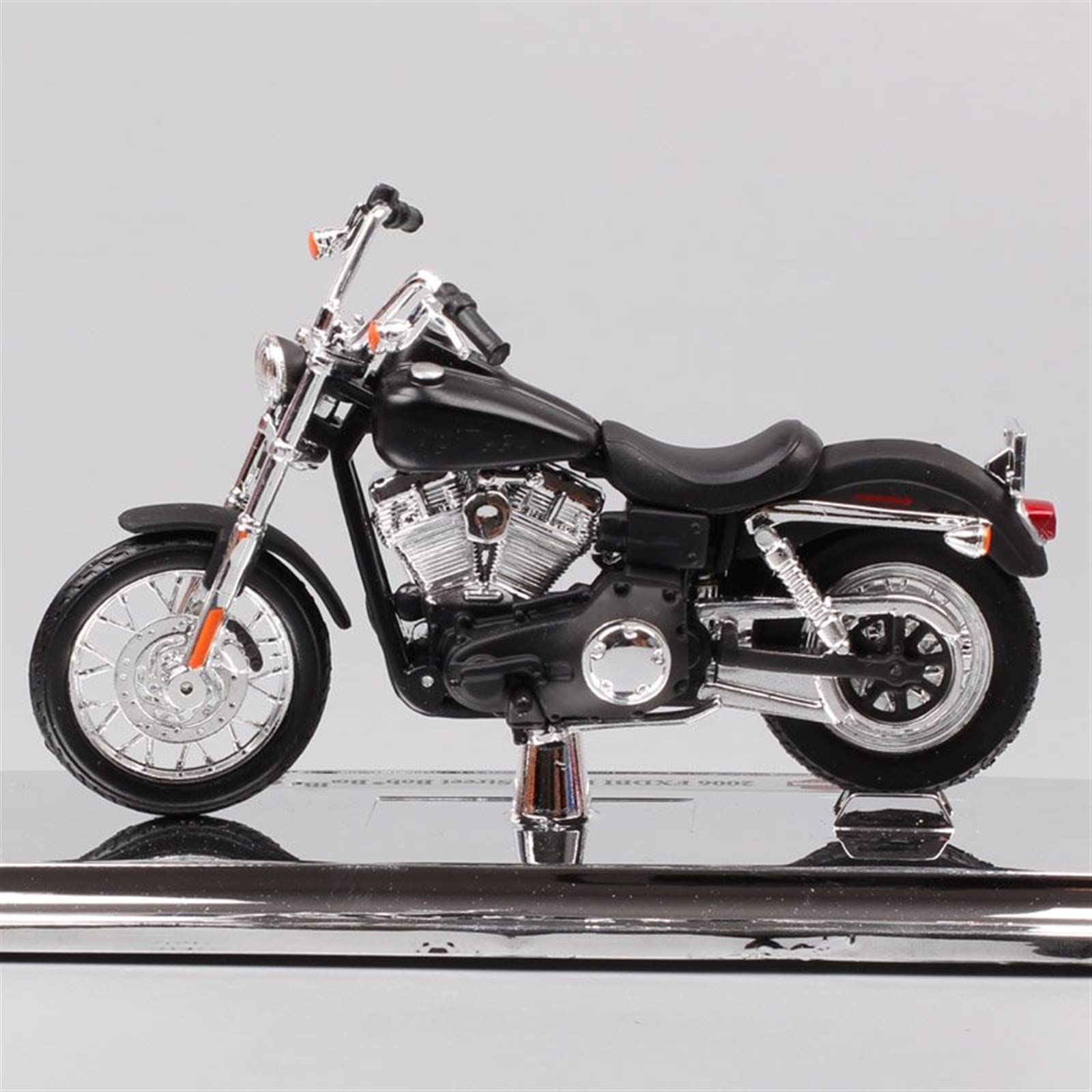 NJCORE 1/18 2006 FXDBI DYNA Street Bob Super Glide Diecast Scale Model Motorcycle Vehicle Car Moto Bike Miniature Toy Boy