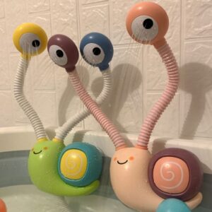 Toyvian Bath Toys for Baby Toddlers, Upgrade Electric Shower Baby Bath Toys Cartoon Snail Double Sprinkler Bathtub Tub Water Toys for Baby Kids（Battery Style, Random Color）