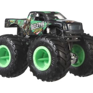 Hot Wheels Monster Trucks Set of 12 (1:64 Scale) + Hot Wheels Monster Trucks Stunt Tire Playset (Amazon Exclusives)