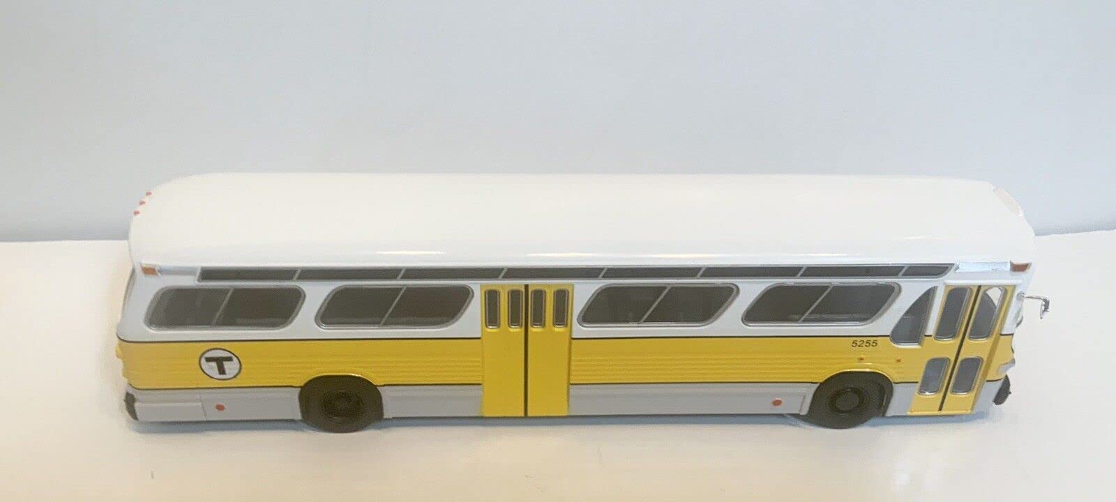 GMC Fishbowl New Looks Bus Boston T MBTA 1/43 Scale Iconic Replicas