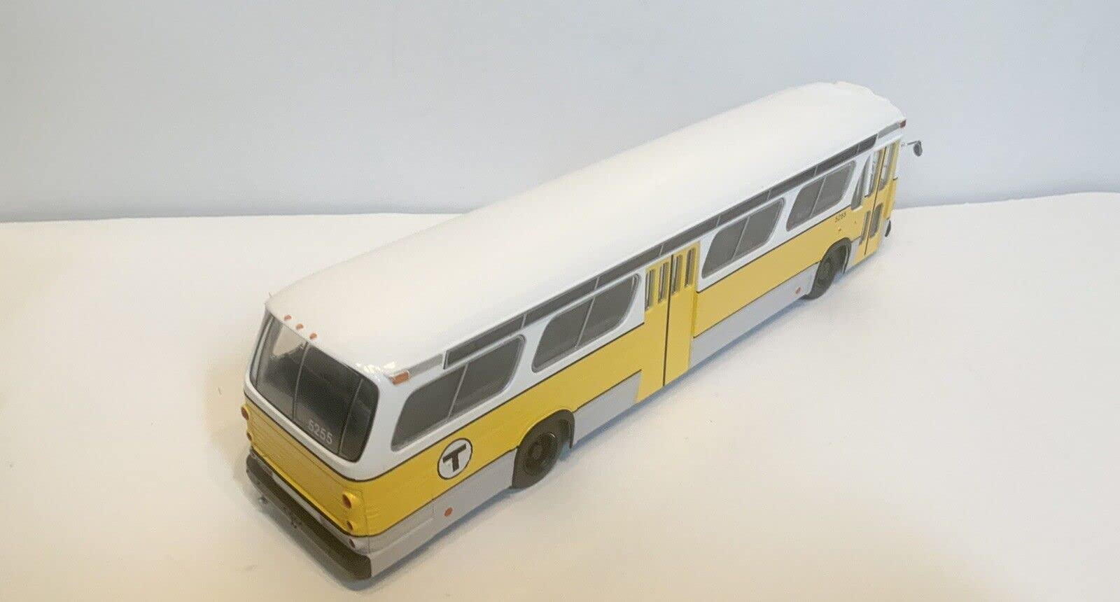 GMC Fishbowl New Looks Bus Boston T MBTA 1/43 Scale Iconic Replicas