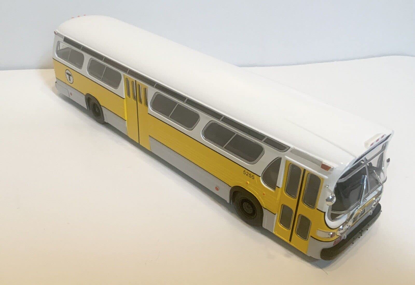 GMC Fishbowl New Looks Bus Boston T MBTA 1/43 Scale Iconic Replicas