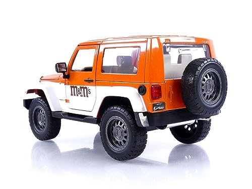 M&M's 1:24 2007 Jeep Wrangler Die-cast Car & 2.75" Orange Figure, Toys for Kids and Adults