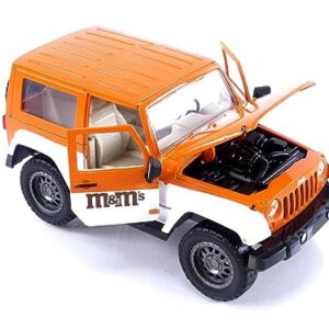 M&M's 1:24 2007 Jeep Wrangler Die-cast Car & 2.75" Orange Figure, Toys for Kids and Adults