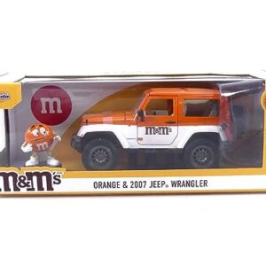 M&M's 1:24 2007 Jeep Wrangler Die-cast Car & 2.75" Orange Figure, Toys for Kids and Adults