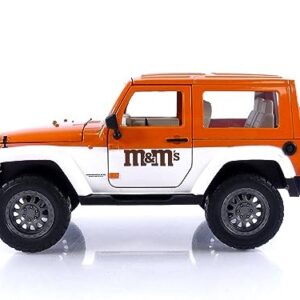 M&M's 1:24 2007 Jeep Wrangler Die-cast Car & 2.75" Orange Figure, Toys for Kids and Adults