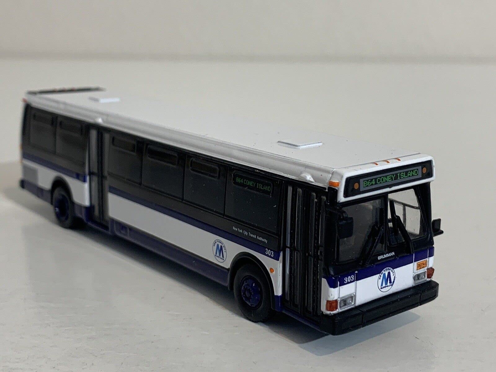 Grumman 870 Transit Bus-New York City Transit Iconic Replicas 1/87 Scale New in The Box 5" Long