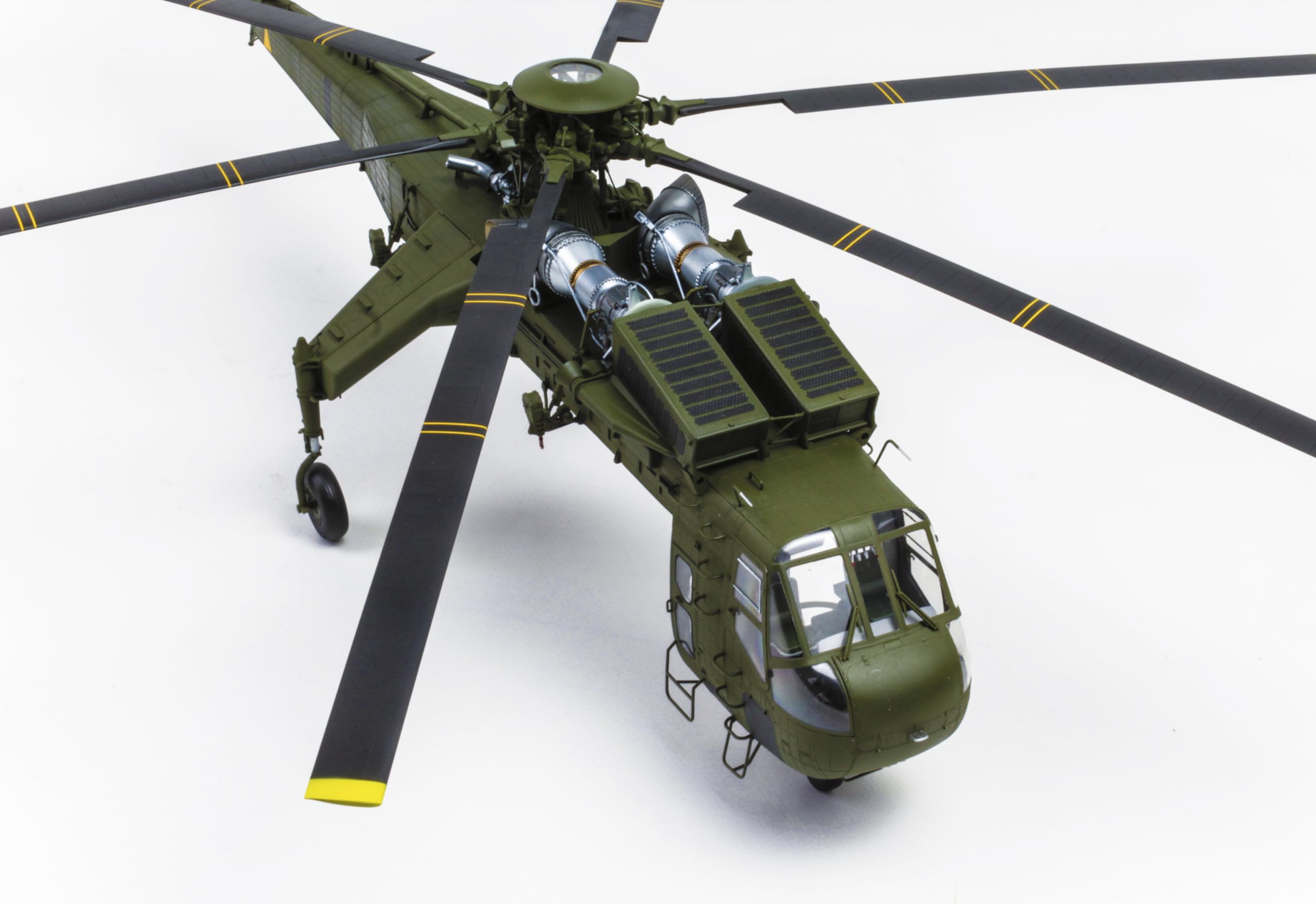 ICM 53054 — Sikorsky CH-54A Tarhe, US Military Heavy Helicopter Model Kit — Plastic Model Kit in 1:35 Scale — Highly-Detailed Replica of The Original Sikorsky CH-54A Tarhe