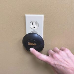 Scent Crusher Halo Series Room Clean - Releases Ozone to Remove Unwanted Odors in Rooms up to 500 sq. ft, Plugs into Any Standard 110-Volt AC Outlet, Adjustable Timer: 30, 60 or 120 Minutes