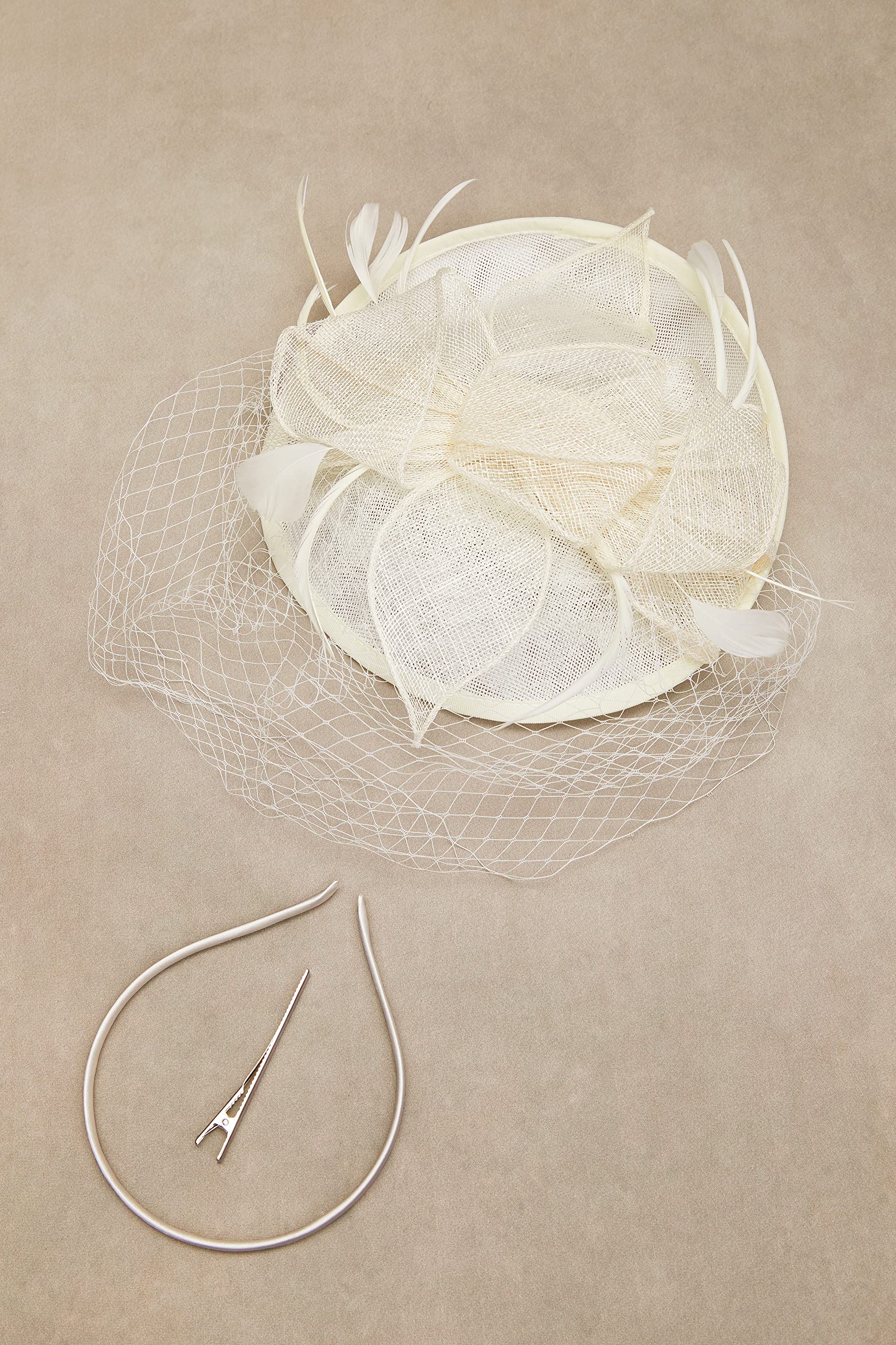 BABEYOND Women's Pillbox Fascinator Hat Kentucky Hat Feather Derby Fascinator Tea Party Fascinator Hat with Veil for Cocktail Off-White