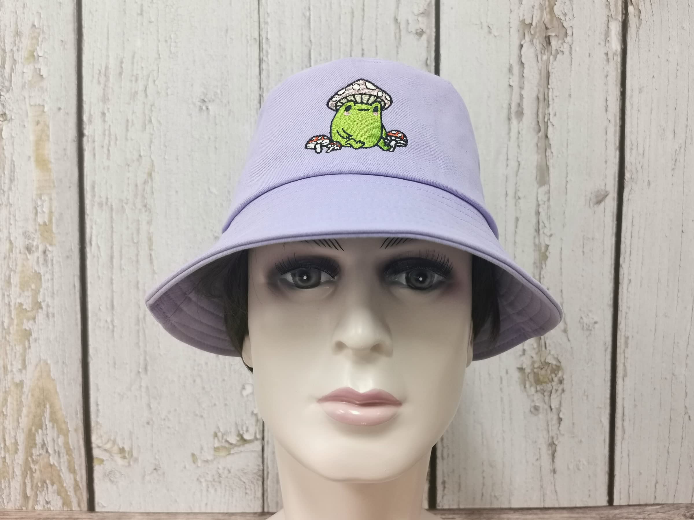 Enodtter Embroidered Frog with Mushroom Bucket Hat for Women Girl Men Kids, Light Purple Embroidery Beach Hat Outdoor Summer Travel Fisherman Cap