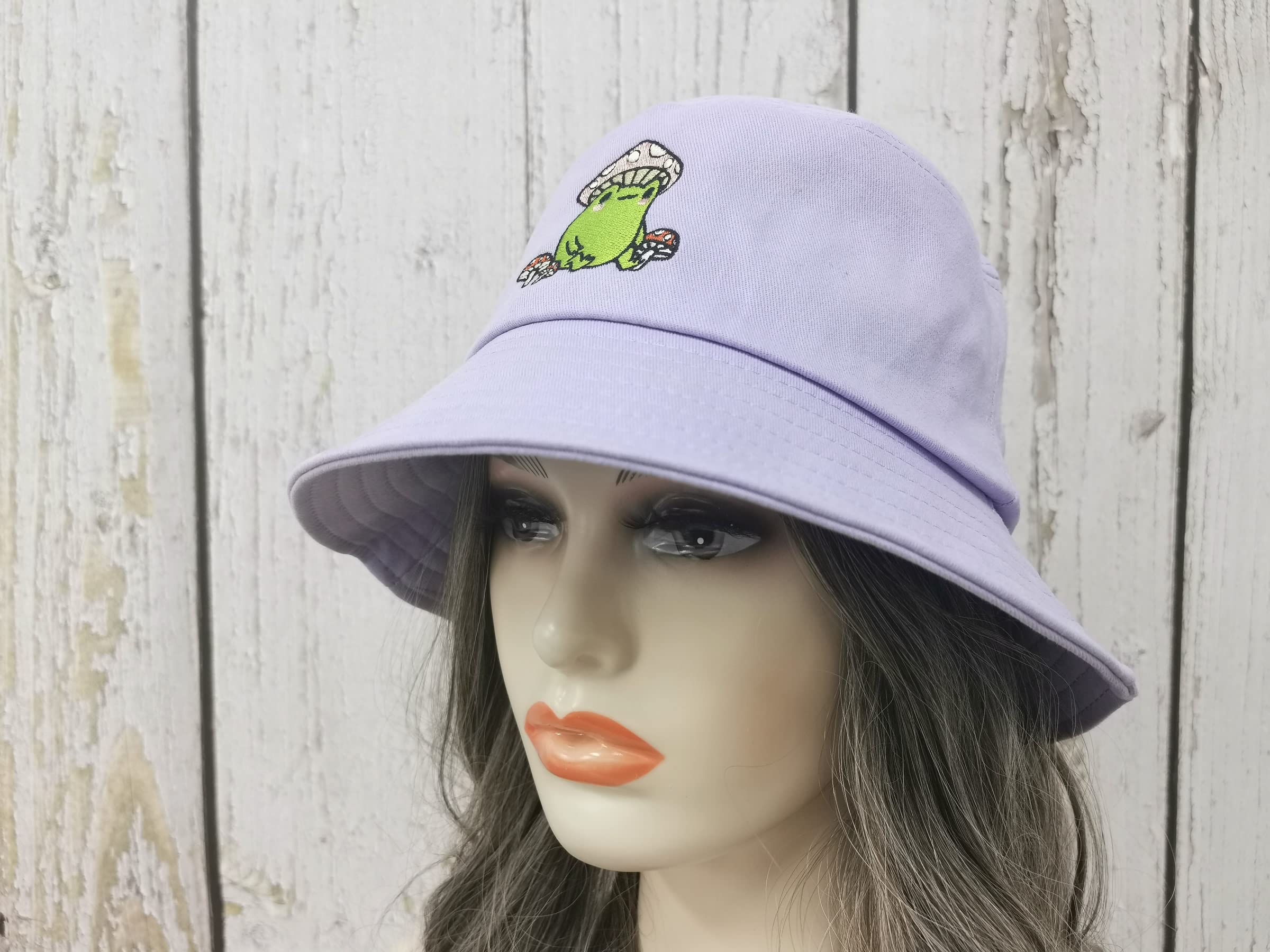 Enodtter Embroidered Frog with Mushroom Bucket Hat for Women Girl Men Kids, Light Purple Embroidery Beach Hat Outdoor Summer Travel Fisherman Cap