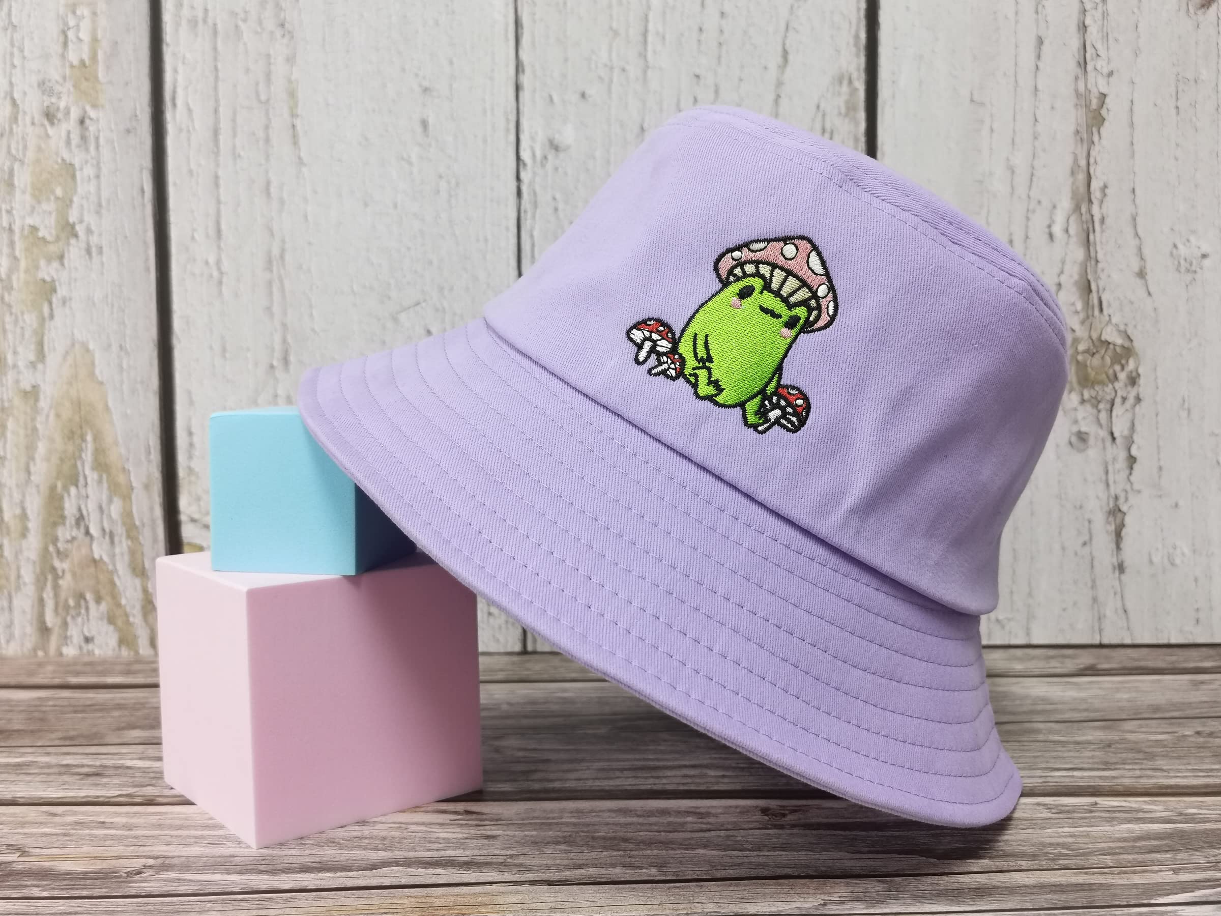 Enodtter Embroidered Frog with Mushroom Bucket Hat for Women Girl Men Kids, Light Purple Embroidery Beach Hat Outdoor Summer Travel Fisherman Cap