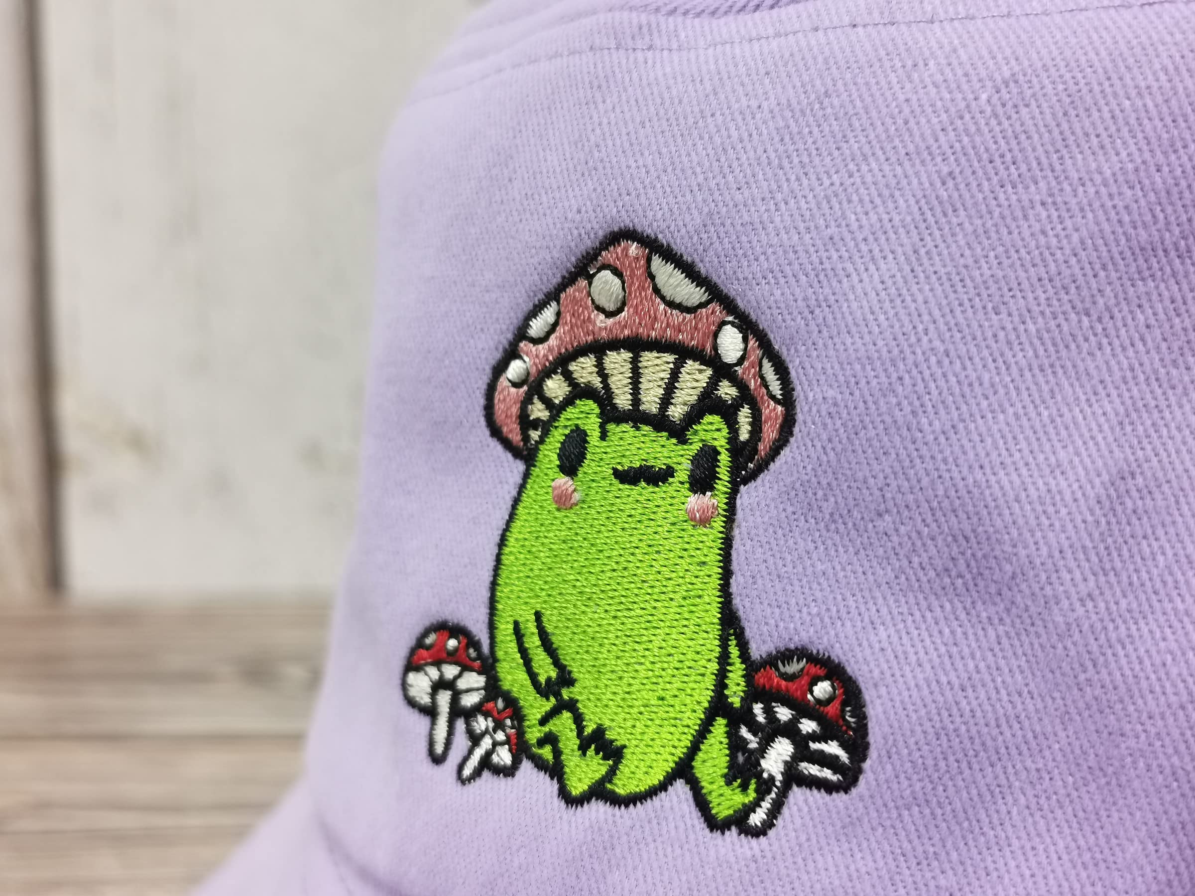 Enodtter Embroidered Frog with Mushroom Bucket Hat for Women Girl Men Kids, Light Purple Embroidery Beach Hat Outdoor Summer Travel Fisherman Cap