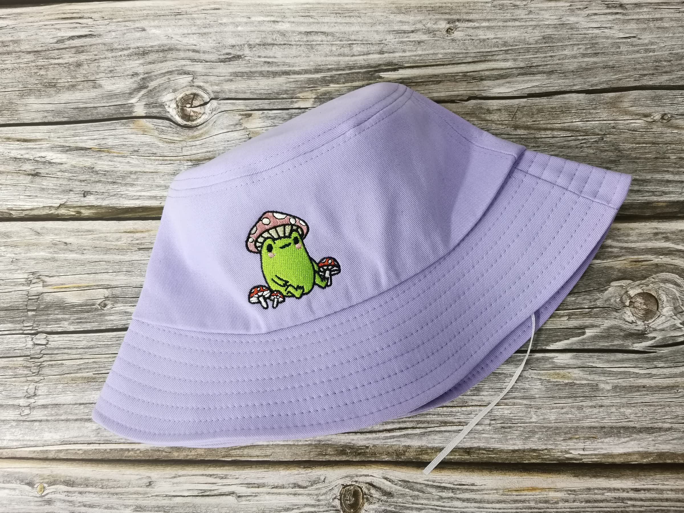 Enodtter Embroidered Frog with Mushroom Bucket Hat for Women Girl Men Kids, Light Purple Embroidery Beach Hat Outdoor Summer Travel Fisherman Cap