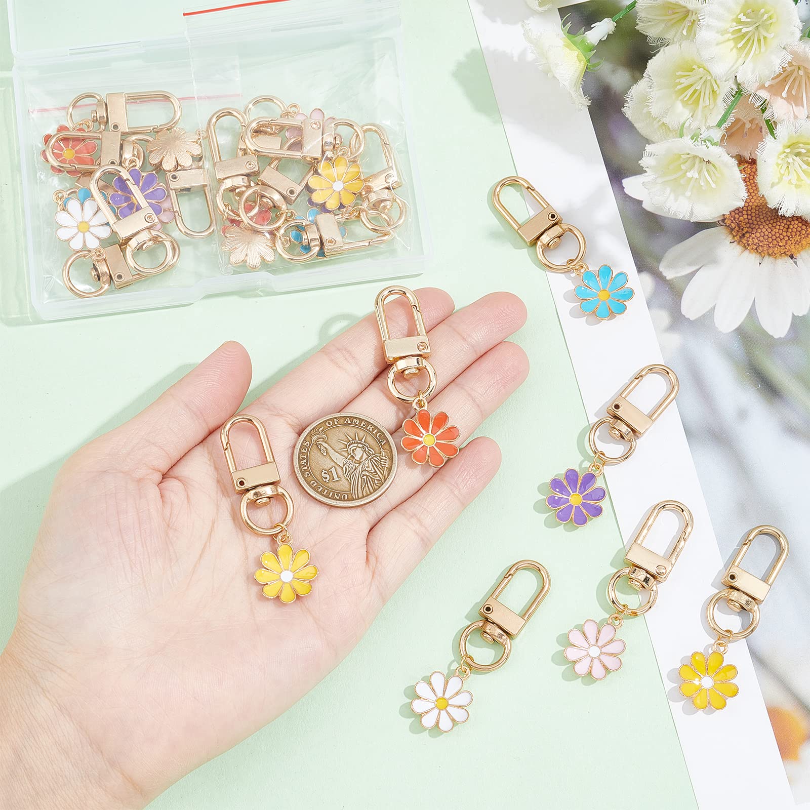 PH PandaHall 24pcs Flower Keychain, Daisy Enameled Charms Aesthetic Keychain Car Key Ring Pendant Key Chains for Mom Mother's Day, Handbag Bag, Earphone Case Decoration, Purse Accessories