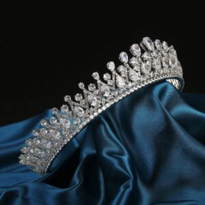 QXMYOO Vintage Women Wedding Tiaras Silver Cubic Zirconia Pageant Crowns Sweet 16 Birthday Prom Party Quinceanera Crowns Bridal Hair Accessories (Silver)