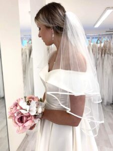 unsutuo wedding veil satin trim 2 tier ivory short bridal veil fingertip length with ribbon edge for brides (ivory)