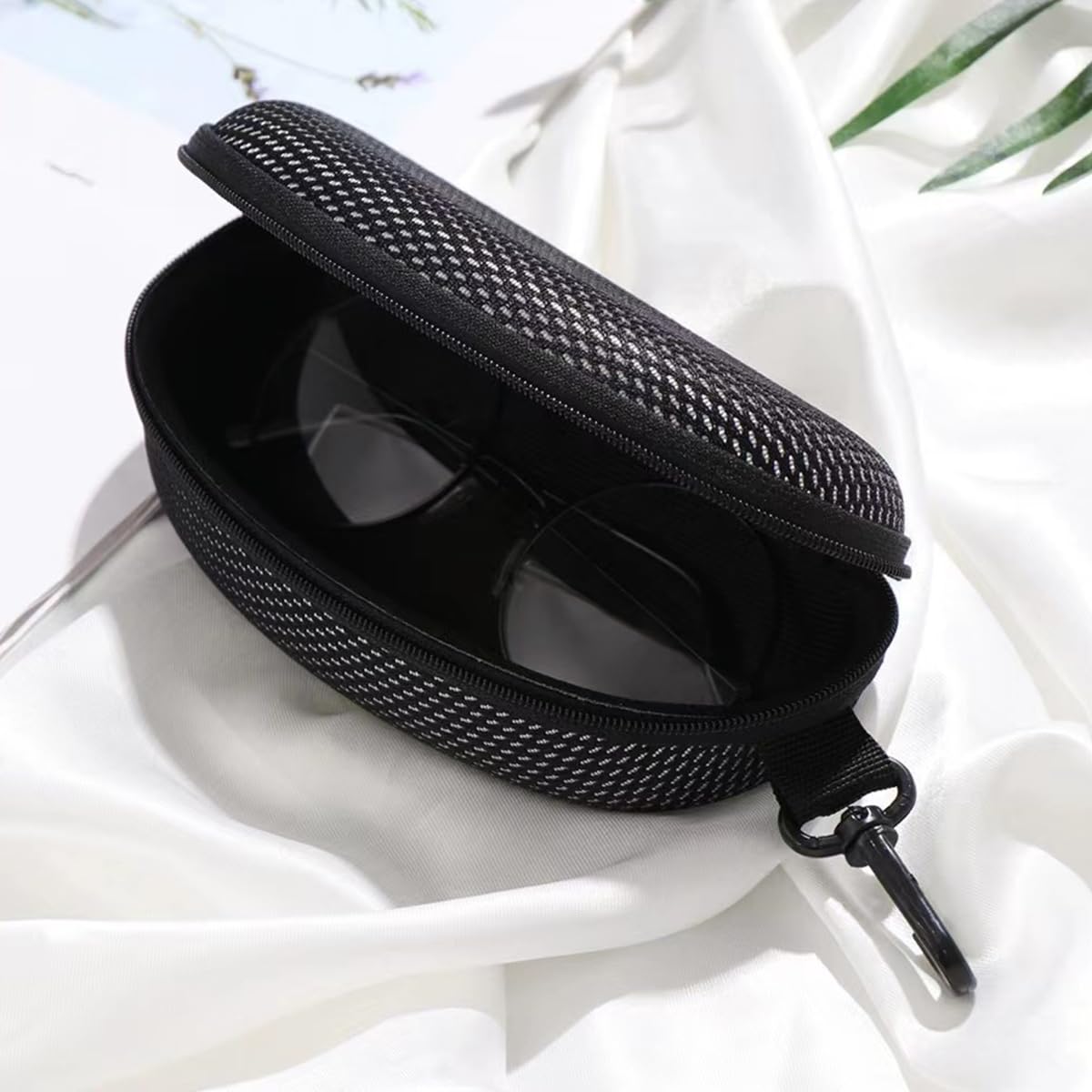 Yamrots 3 Pcs Black and White Mesh Zipper Hard Sunglasses Cases Portable Travel Eyeglasses Cases with Plastic Hook