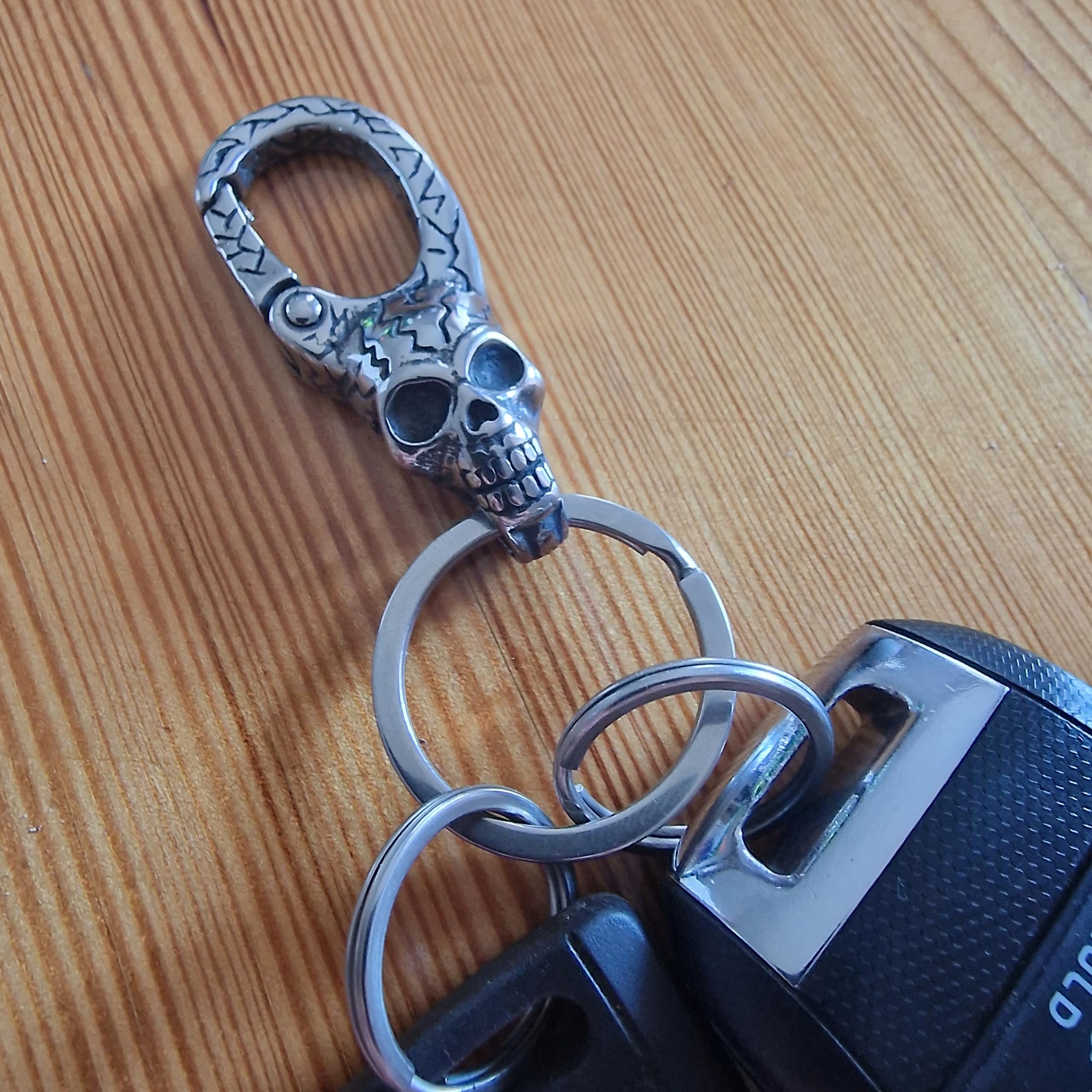 VALHALLA Viking Jewelry Skull Keychain Car Keychain Punk Biker Keychain Amulet for Men and Women...