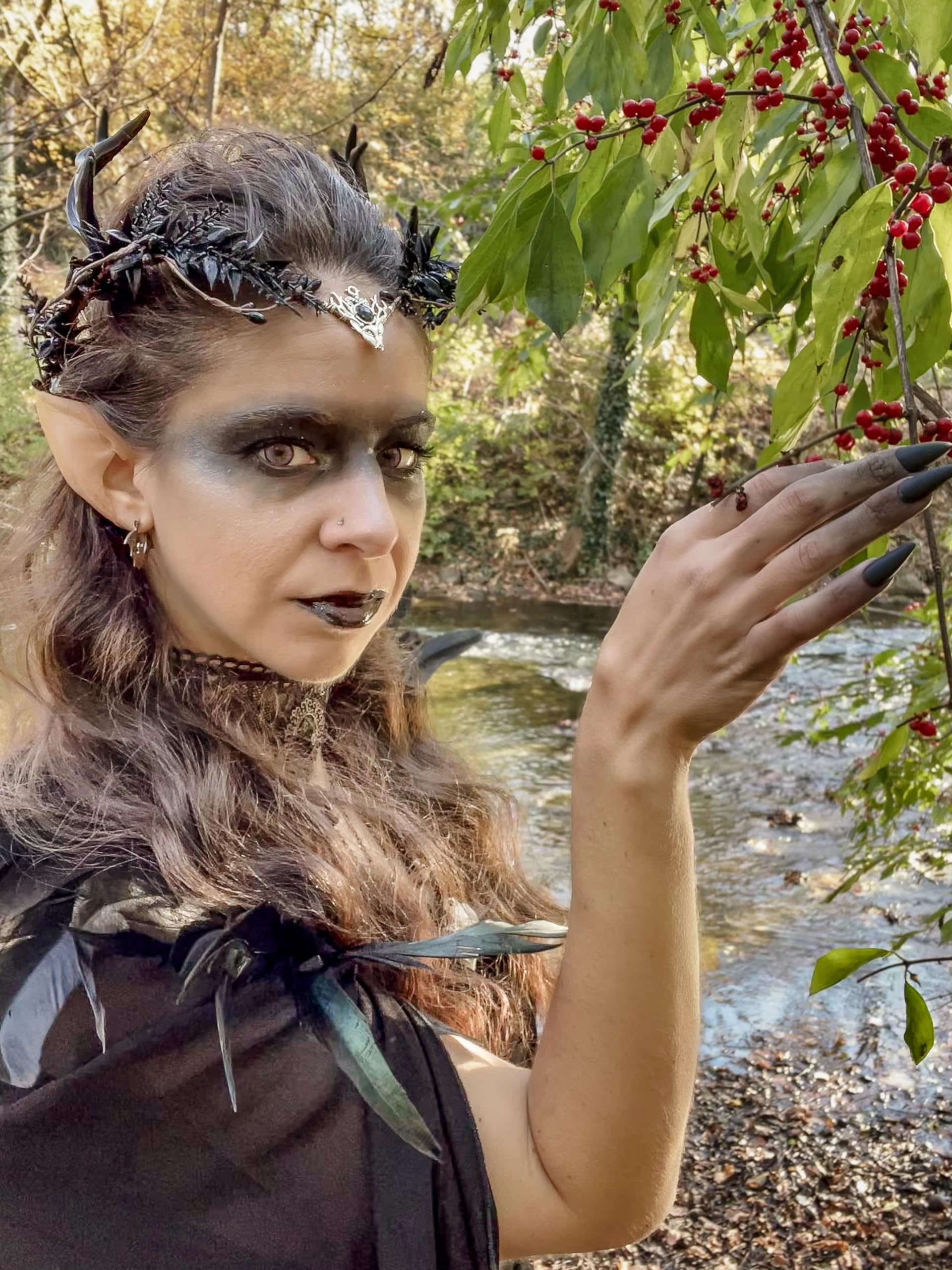 MOSTORY Gothic Black Antler Crown - Dark Elf Headpiece Forest Fairy Headband Fae Deer Horns Circlet for Women Renaissance Renfaire Cosplay Goth Wedding Halloween