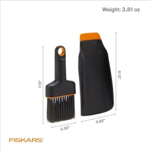 Fiskars Planting Soil Scoop and Brush Set Garden Tool for Indoor Gardening, Mess Control for Transplanting and Repotting, Made with Recycled Plastic