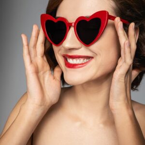 LOHO MAGICA Women Fashion Heart Sunglasses 12 Pack Heart Shaped Sunglasses for Women Vintage Love Cat Eye Retro Glasses（Red）