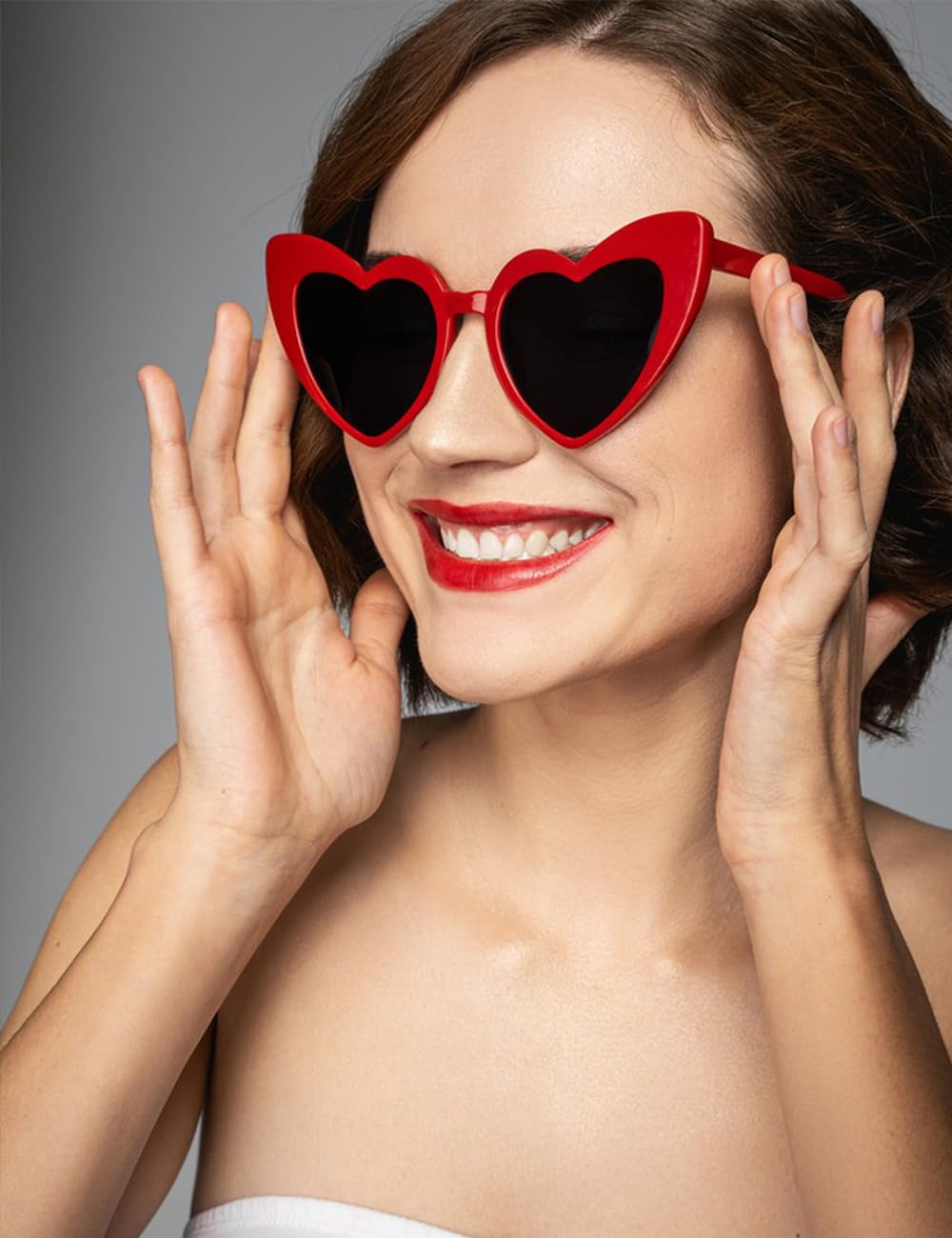 LOHO MAGICA Women Fashion Heart Sunglasses 12 Pack Heart Shaped Sunglasses for Women Vintage Love Cat Eye Retro Glasses（Red）