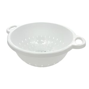 rocky mountain goods white plastic colander bowl with handle - deep 5 qt strainer for kitchen vegetables, pastas, fruit - bpa free - dishwasher safe