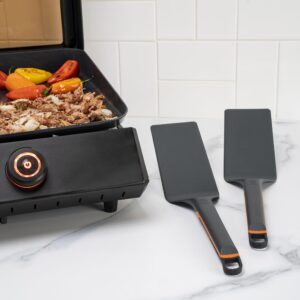 Blackstone Griddle Accessories 8202 E-Series 4-Piece Blackstone Tool Kit, Includes 2 Spatulas, Tongs, and Scraper, with Blackstone Griddle Gloves