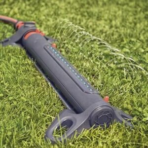 Gardena AquaZoom 18714 Fully Adjustable Oscillating Sprinkler, for Flexible, Leak Proof and Precise Watering, Up to 3800 sq. feet (350 sq. Meters), Made in Germany, 5 Year Warranty.