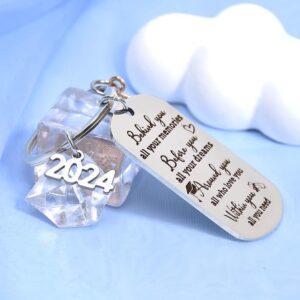 Covanlumci 2024 Graduation Keychain,Graduation Key Chain 2024,Class of 2024 Graduation Gifts for Seniors Students College Students High School Student(Silver)