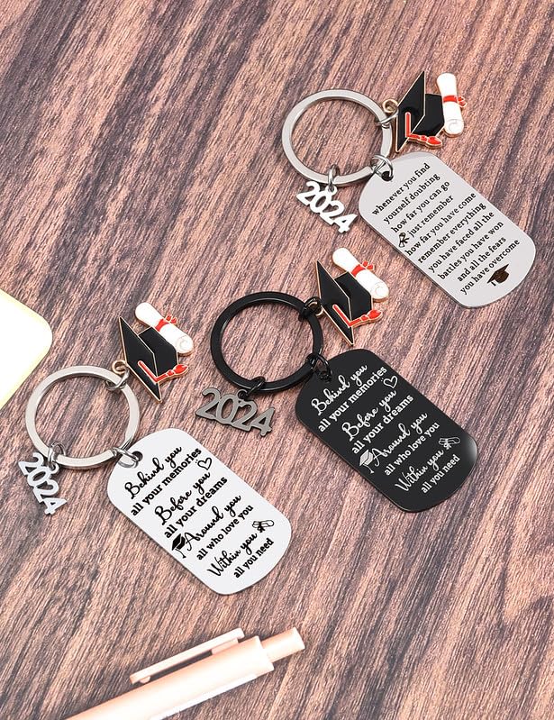 Covanlumci 2024 Graduation Keychain,Graduation Key Chain 2024,Class of 2024 Graduation Gifts for Seniors Students College Students High School Student(Silver)