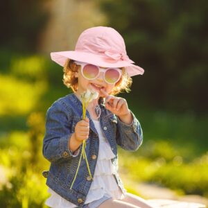 4 Pcs Baby Girl Sun Hat and Polarized Protected Sunglasses Outdoor Adjustable Beach Hat with Wide Brim for Girls Toddler Boys (Pink, White)