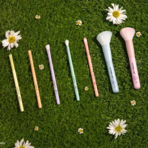 The Creme Crème Shop,BT21 BABY Perfect Blend Brush Collection [ Set of 7 ] Makeup Brushes Set + Free Zipper Bag