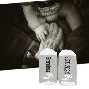 MBMSO New Grandma Gifts First Time Grandma Est 2024 Socks Grandma Announcement Gift Grandma to be Socks Baby Reveal for Grandmother (Grandma Est 2024)