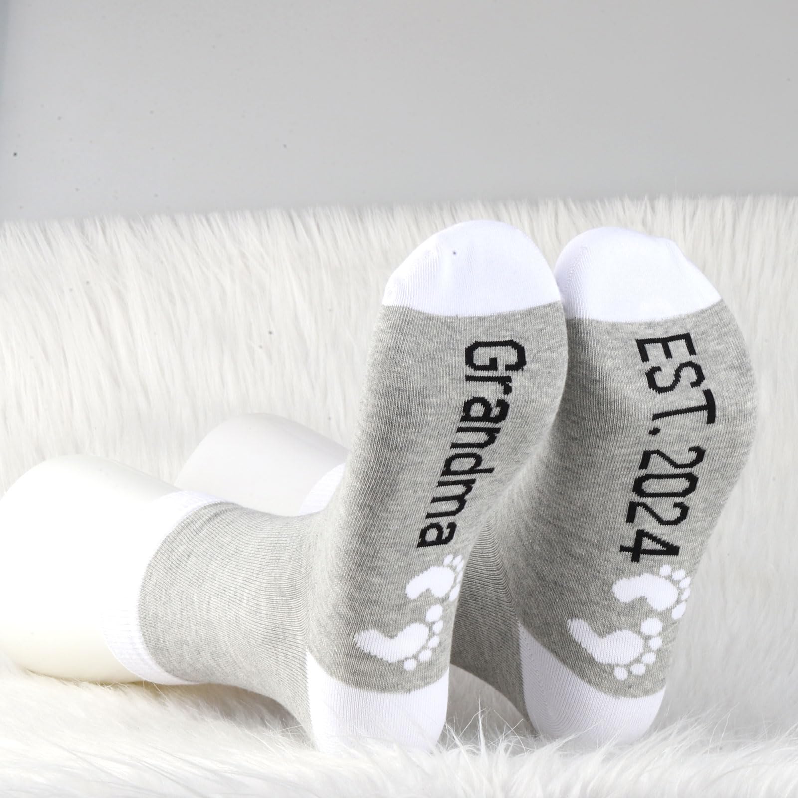 MBMSO New Grandma Gifts First Time Grandma Est 2024 Socks Grandma Announcement Gift Grandma to be Socks Baby Reveal for Grandmother (Grandma Est 2024)