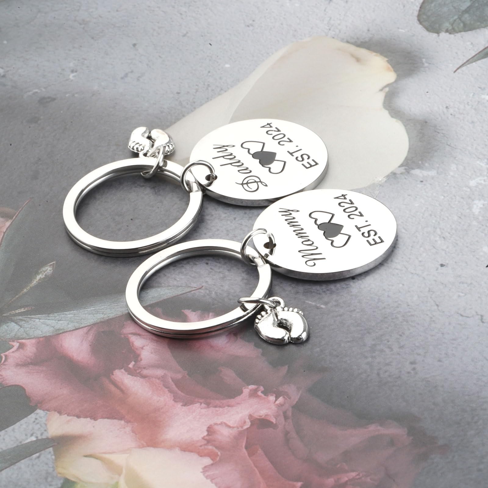 BNQL Daddy and Mommy Est 2024 Keychain Set New Parent Gifts Pregnancy Announcement Gifts for Mom First Time Parents Gifts (daddy mommy 2024 keychain)