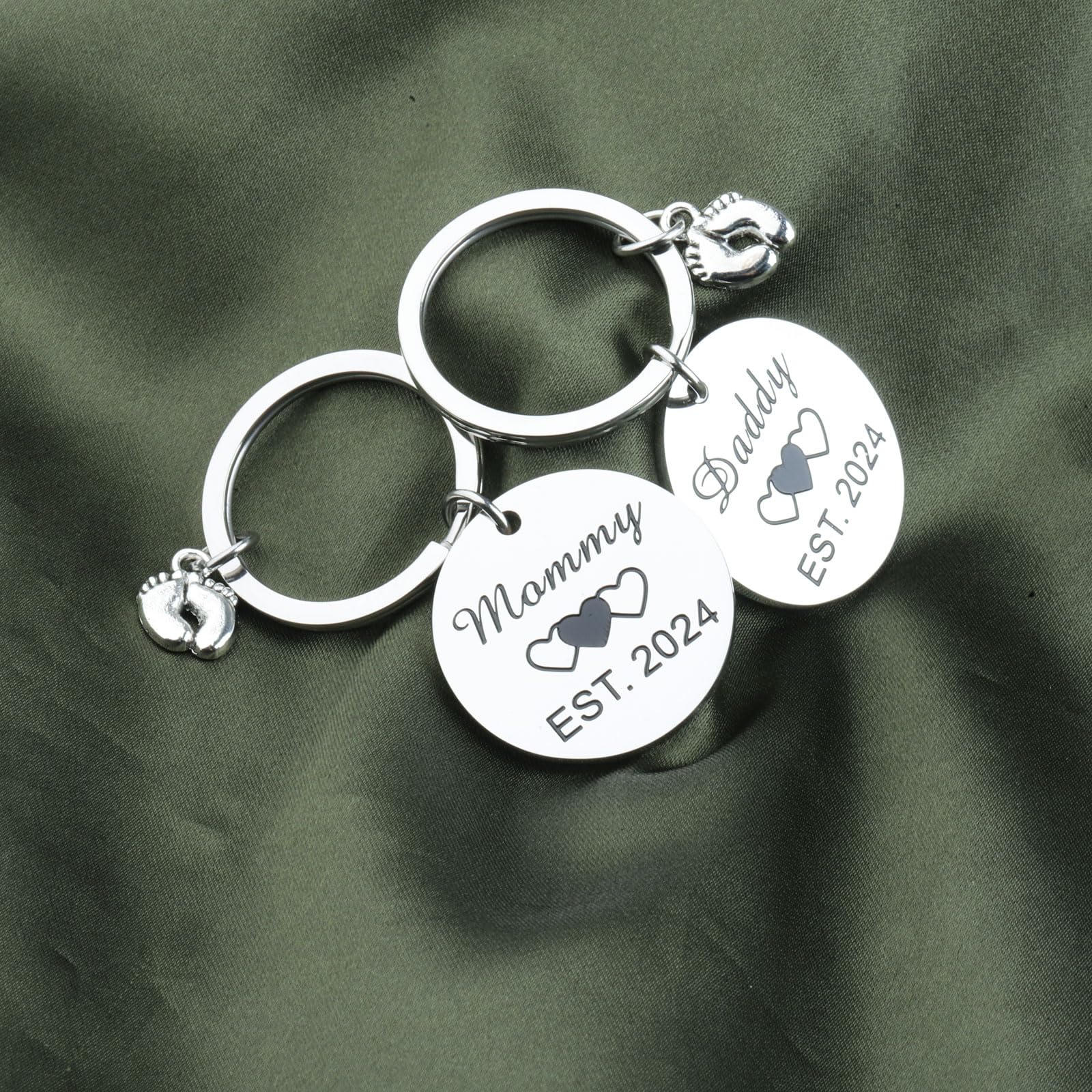 BNQL Daddy and Mommy Est 2024 Keychain Set New Parent Gifts Pregnancy Announcement Gifts for Mom First Time Parents Gifts (daddy mommy 2024 keychain)