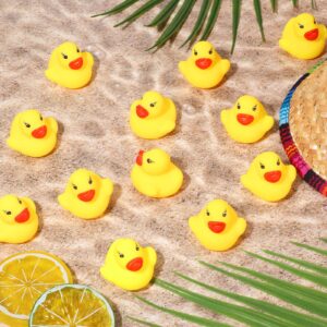 600 Pcs Mini Rubber Ducks in Bulk Bath Toy Squeak Tiny Ducks for Kids Bathtub Shower Birthday Favors Party Decoration Gift, 1.57 x 1.57 x 1.18 Inches (Yellow)