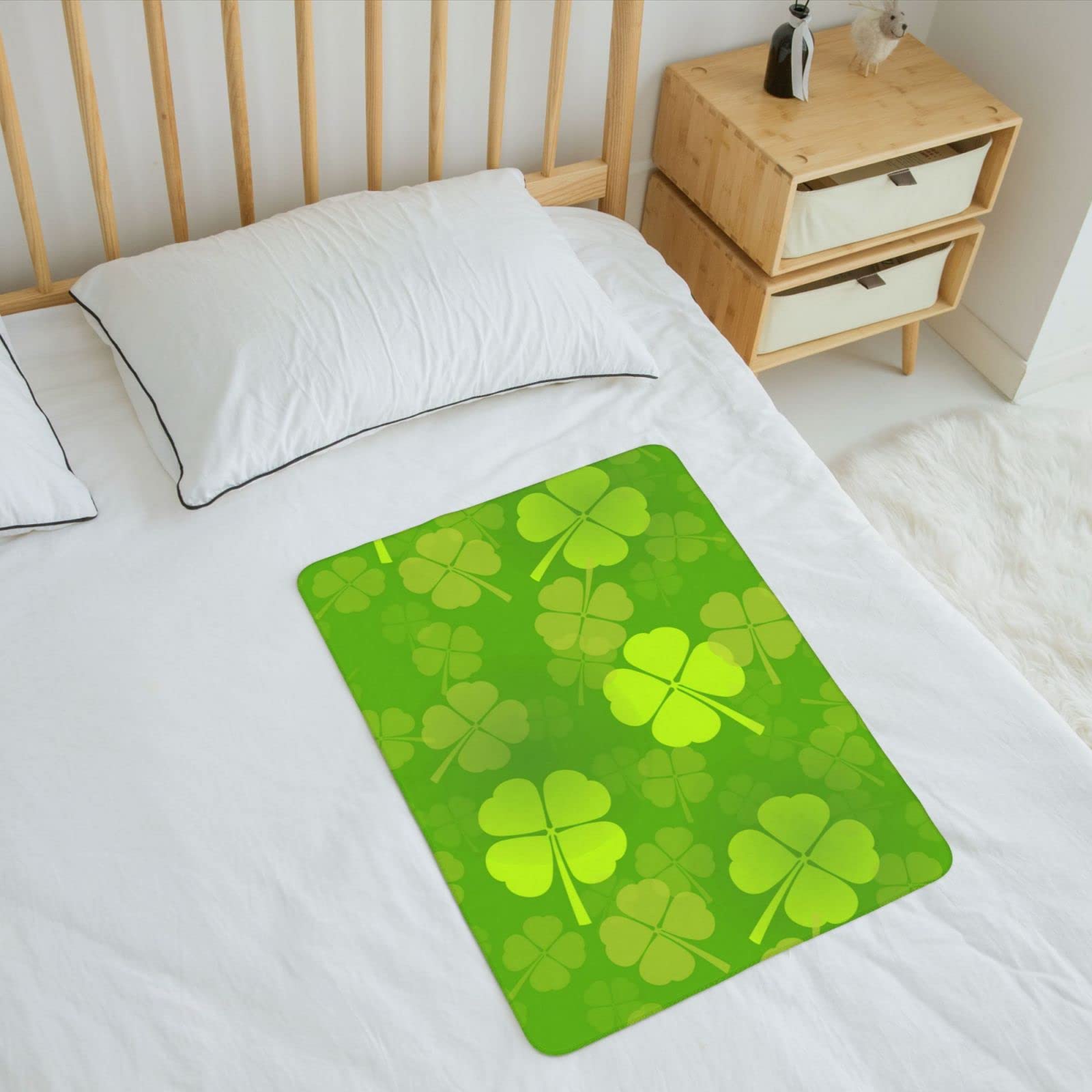 Ykklima Baby Changing Pad, St Patrick_s Day Shamrock Lucky Pattern Change Mat for Diaper Change Waterproof Cotton Portable Reusable Washable for Home & Travel (20 x 28 Inches)