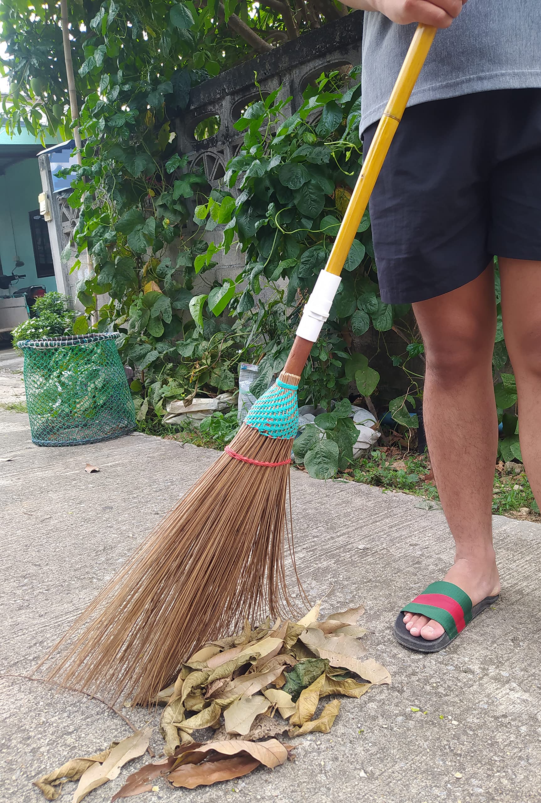 Garden Broom, 61 Inch, Natural Coconut Leaf Broom,Outdoor Brooms, Sweep Snow and Wet Leaves Multi-Surfaces Sturdy Outdoor Coconut Leaf Broom Bamboo Stick Handle Durable Broom Asian Heavy Duty Broom