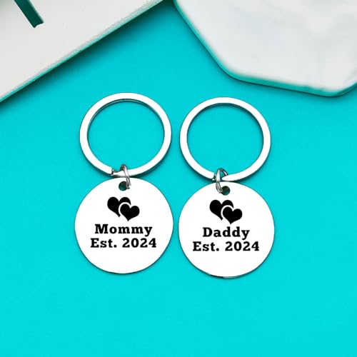 Xiahuyu New Parents Gifts Pregnancy Announcements Gifts Mommy and Daddy Est 2024 Keychain Set New Mom and Dad Gifts First Time Parents Gifts for Christmas Birthday Mothers Day Fathers Day