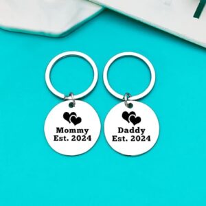 Xiahuyu New Parents Gifts Pregnancy Announcements Gifts Mommy and Daddy Est 2024 Keychain Set New Mom and Dad Gifts First Time Parents Gifts for Christmas Birthday Mothers Day Fathers Day