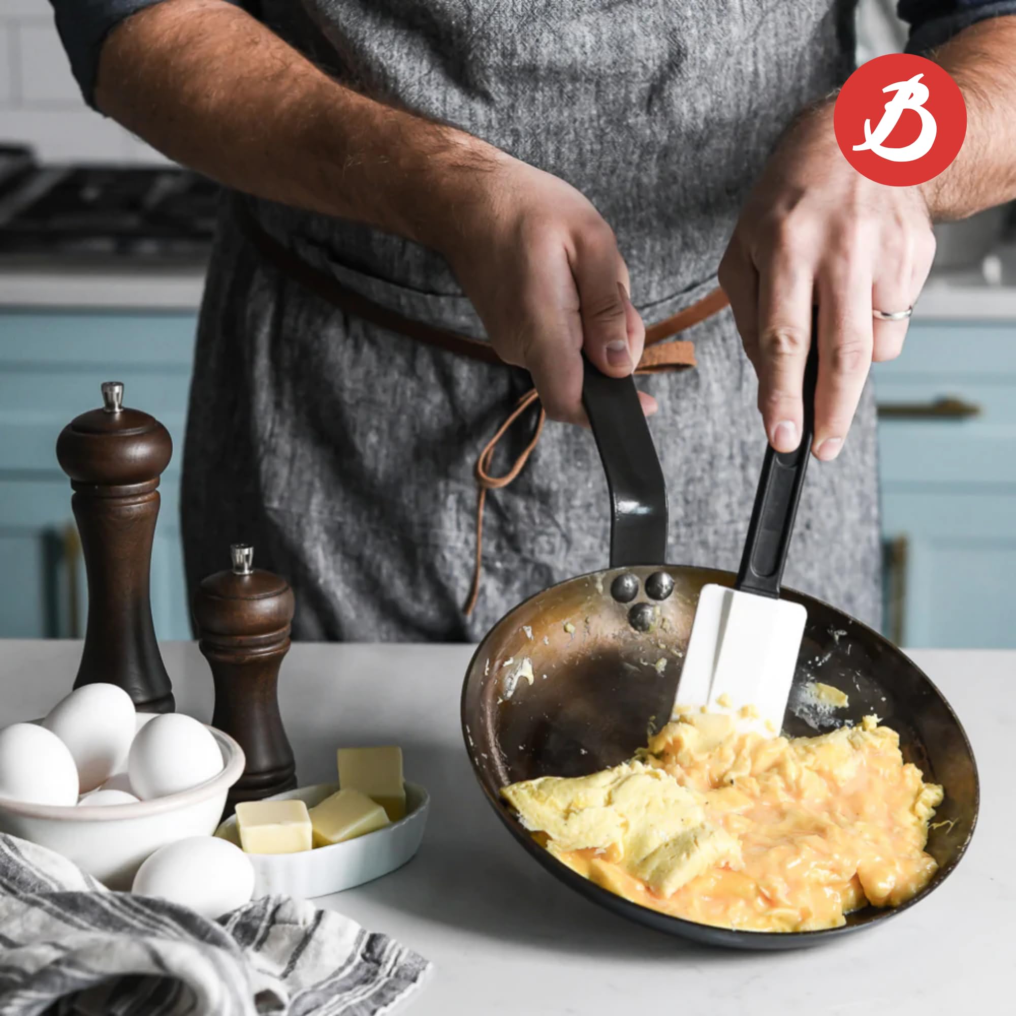 de Buyer MINERAL B Carbon Steel Omelette Pan - 11” - Naturally Nonstick - Made in France