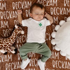 2PCS Infant Toddler Baby Boy St. Patrick 's Day Outfit Set Clover Letter Printed Short Sleeve T-Shirt Tops and Jogger Pants Set (White+Green, 6-12 Months)