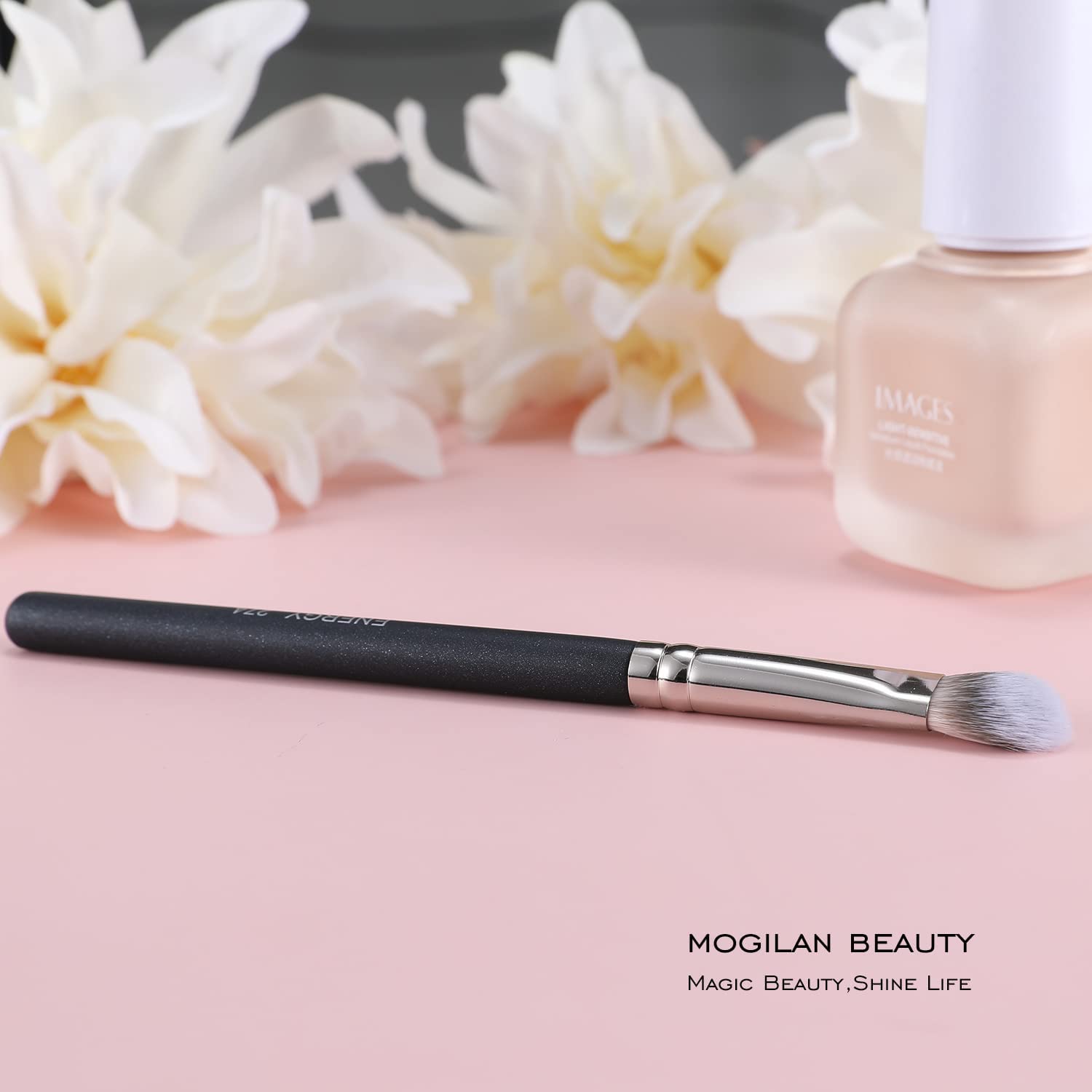 MOGILAN Concealer Brush Under Eye Brightening Eye Blending Makeup Brush For Eye Cream and Concealer Covers Blemishes Imperfections Dark Circles Blending with Powder Liquid Cosmetics Face Brush 274